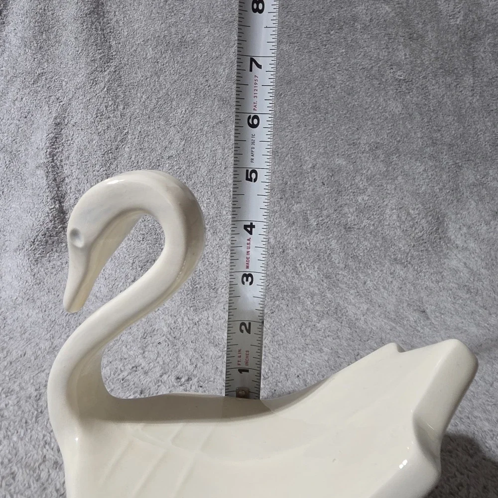 Vintage White Sean Ceramic Soap Or Towel Holder